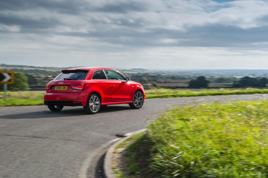  Audi A1 TFSI S-Line (8X) 2014 года  (UK) (фото 4 из 15)